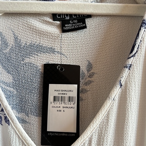 City Chic 16W Shinjuku White & Blue Floral Maxi Dress - Picture 8 of 13